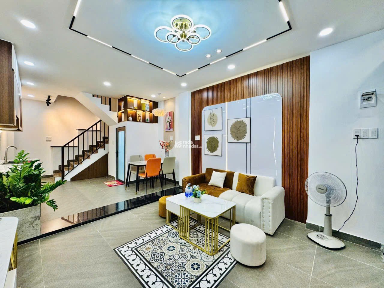 Ngộp! Bán nhà 31m2 giá 5tỷ 150 đường Nguyễn Trọng Tuyển, P8, Phú Nhuận. Hẻm oto