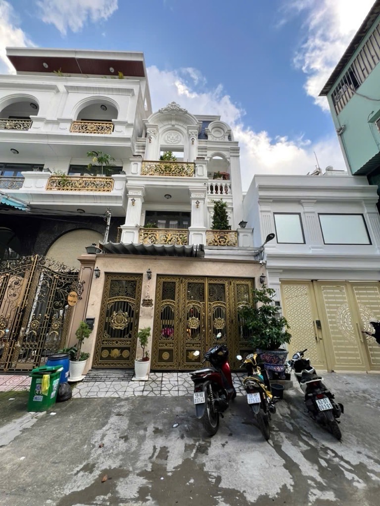 MUA 1 ĐƯỢC 2 - BIỆT THỰ PHỐ 4 TẤM, THÊM CHDV 12 PHÒNG - SẴN DOANH THU 50 TRIỆU/ THÁNG - GẦN NGAY HO