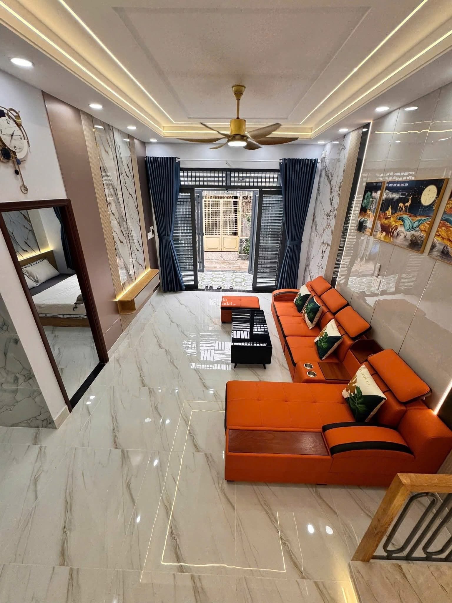 Chủ bán nhà Đường Cách mạng tháng 8 ,Quận 3,DT 50m2 Giá 3ty090 lh Vân