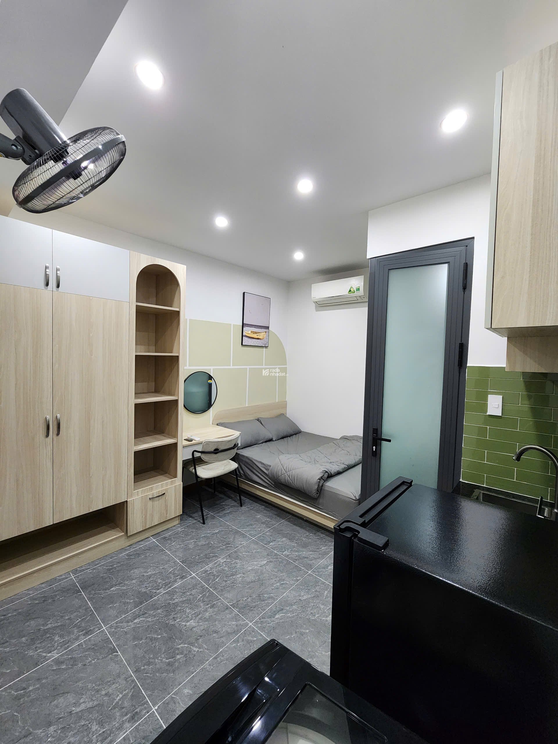 Bán Nhà Góc 2 mặt tiền đường Nguyễn Duy Trinh Q.2 DT 10x25m 4 tầng hđt 100tr giá 40 tỷ
