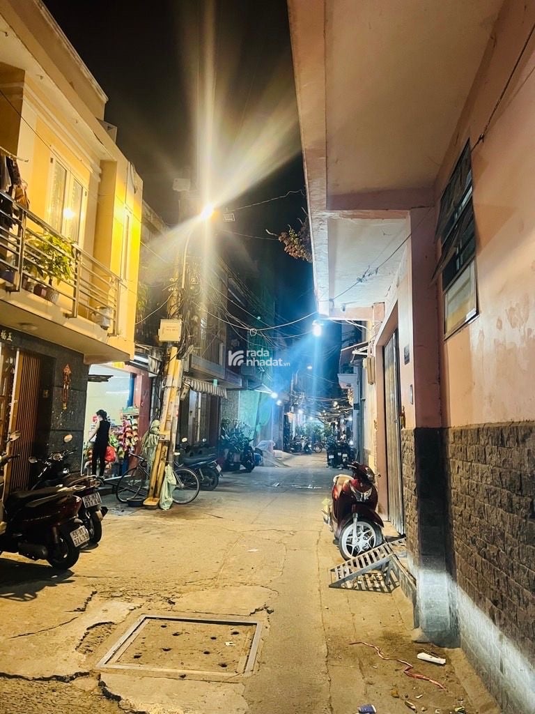 NHÀ 4TẦNG ĐƯỜNG PHẠM VĂN CHÍ. 36m2. HẺM TRƯỚC NHÀ 4M. 4PN, 3WC CÓ BAN CÔNG THOÁNG MÁT, 10M RA HXH