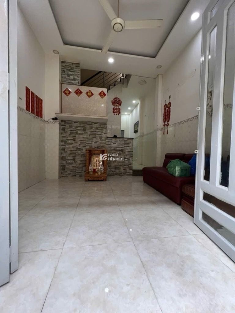 NHÀ 4TẦNG ĐƯỜNG PHẠM VĂN CHÍ. 36m2. HẺM TRƯỚC NHÀ 4M. 4PN, 3WC CÓ BAN CÔNG THOÁNG MÁT, 10M RA HXH