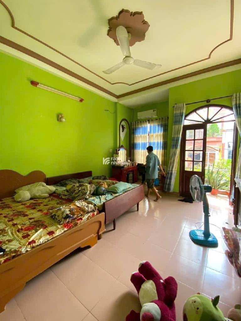  Nhà đúc BTCT kiên cố, 1 trệt 3 lầu với 5PN, 4wc, tiện ở, làm văn phòng hoặc KD cho thuê. 