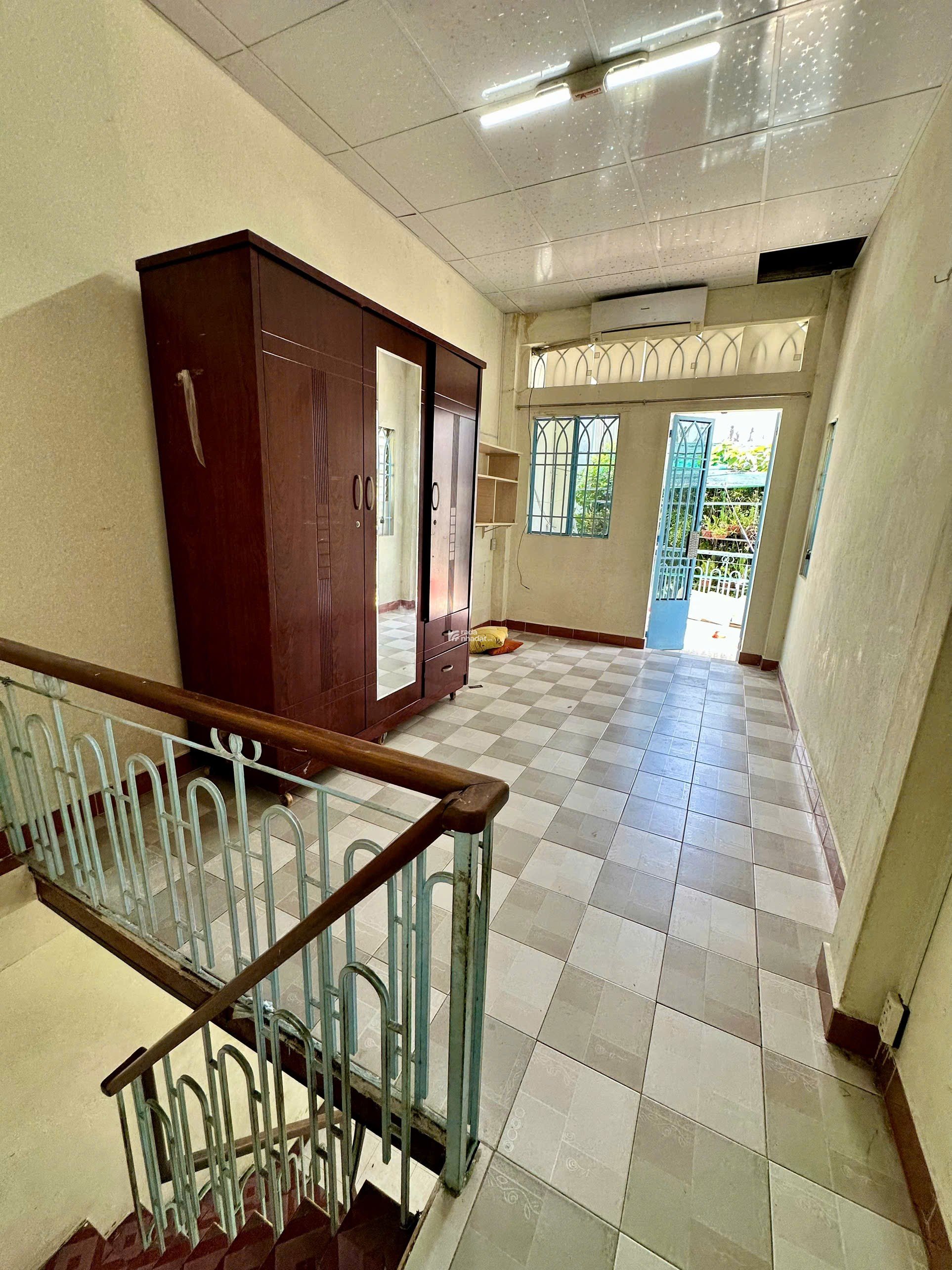 Nhà hẻm Âu Dương Lân Quận 8. Hẻm thông - SHR. LH em Tú để xem nhà 