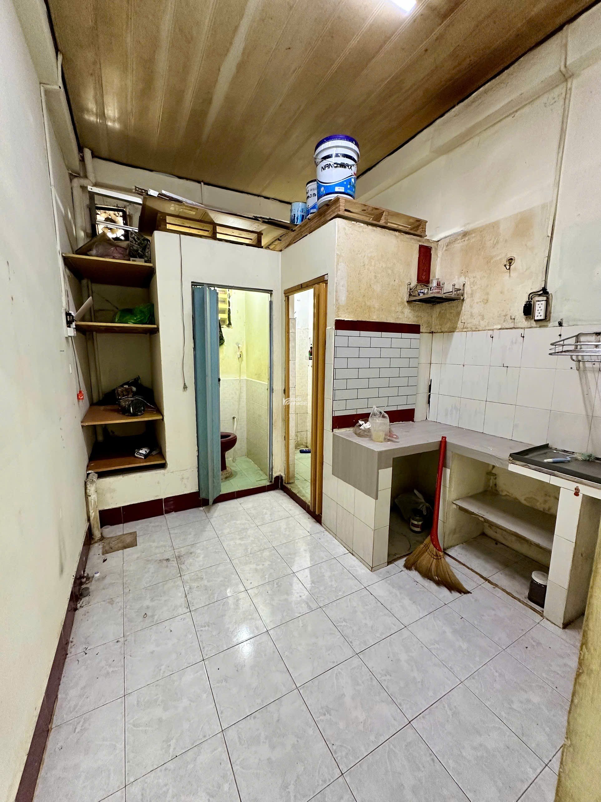 Nhà hẻm Âu Dương Lân Quận 8. Hẻm thông - SHR. LH em Tú để xem nhà 