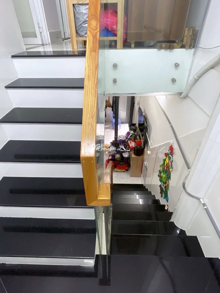 HẺM XE HƠI SÁT NHÀ, LẠC LONG QUÂN, TÂN BÌNH, 36M2 CÓ KC Ở NGAY. GIẢM 350TR CHỈ 4.4T 