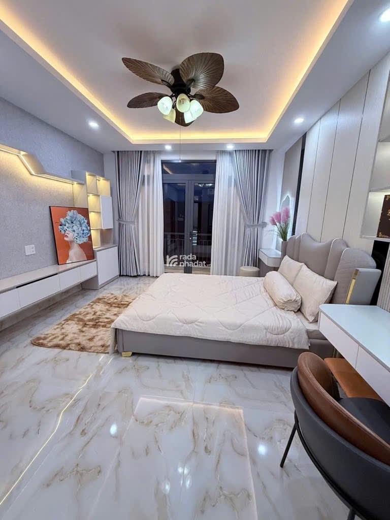 Nhà mới 5 tầng H8m thông 1 trục bờ kè Tham Lương Phan Huy Ích Gò Vấp 4x16m Giá 12.5 Tỷ 