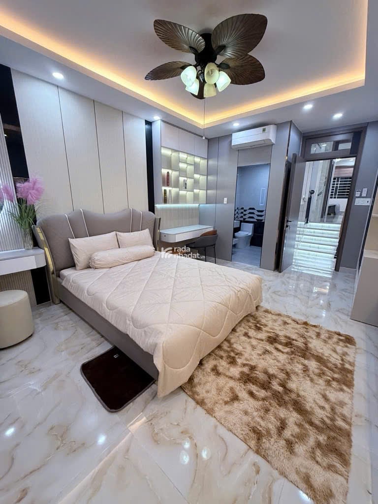 Nhà mới 5 tầng H8m thông 1 trục bờ kè Tham Lương Phan Huy Ích Gò Vấp 4x16m Giá 12.5 Tỷ 