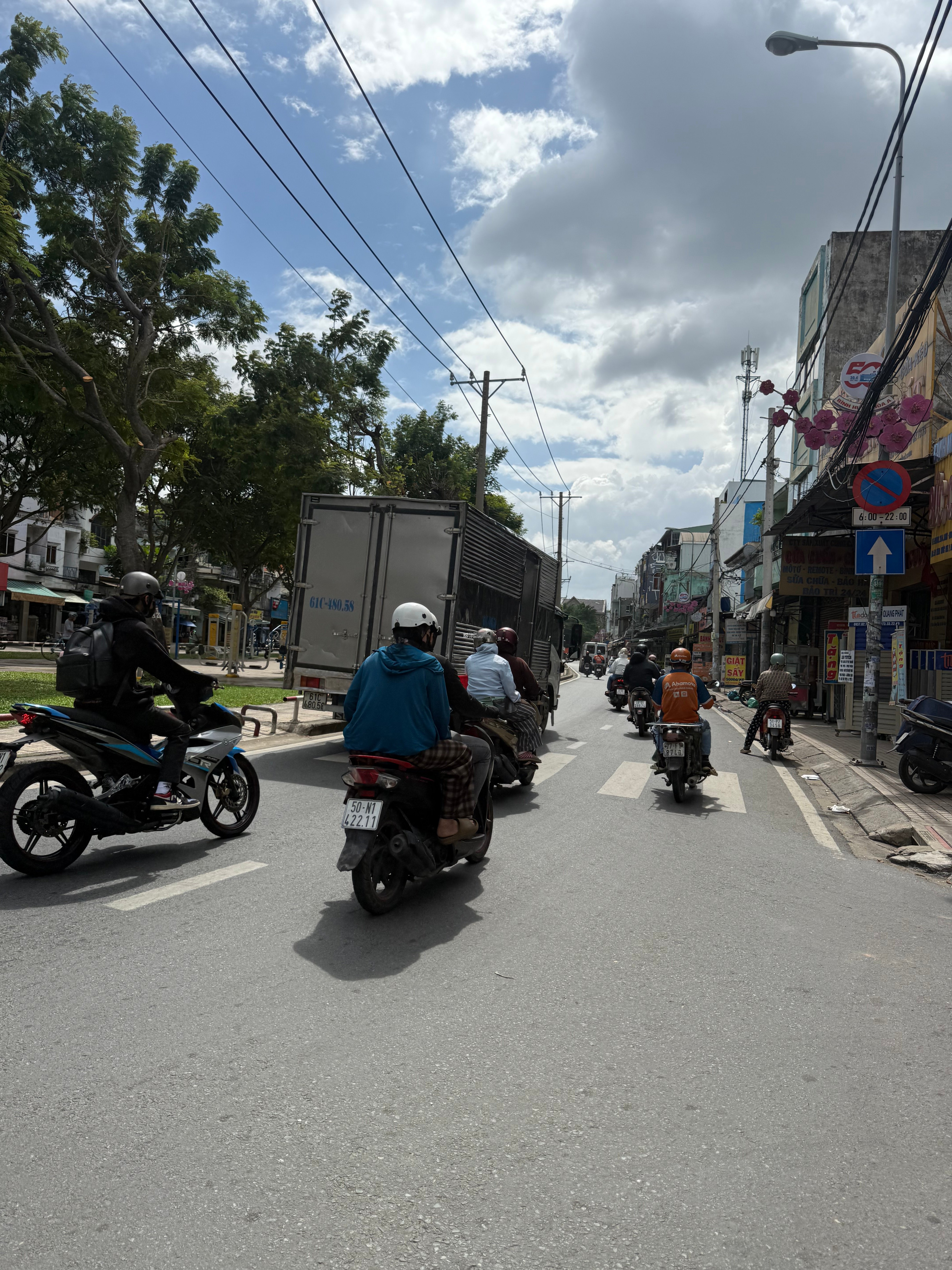 Mặt Tiền Hiền Vương Q. Tân Phú, Xây 4Tầng ST, 88m2 N.4m View Công Viên