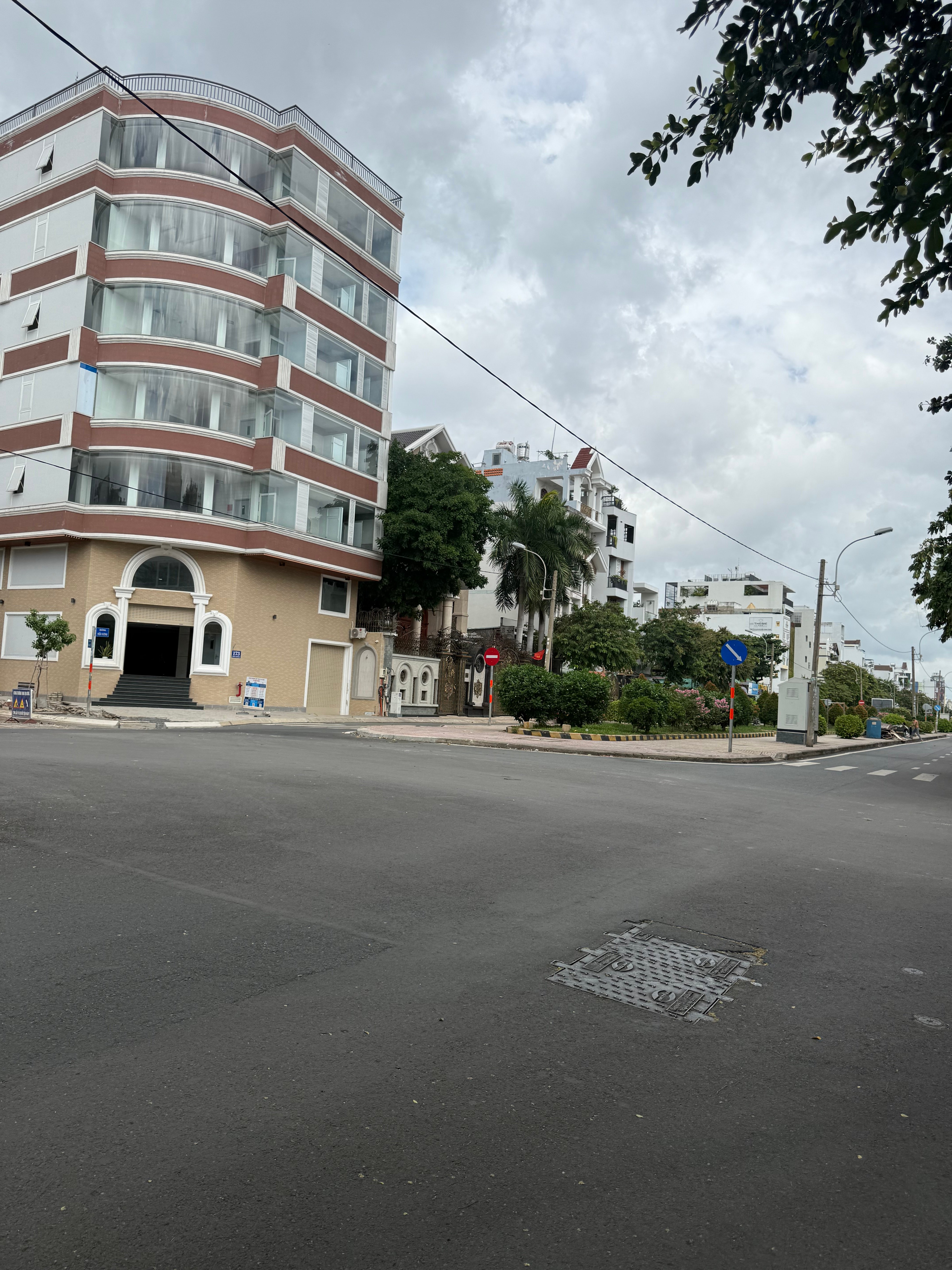 Mặt Tiền Hiền Vương Q. Tân Phú, Xây 4Tầng ST, 88m2 N.4m View Công Viên