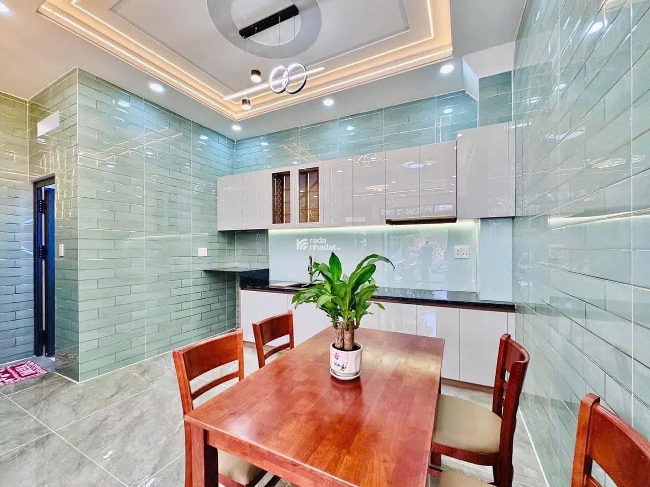 Chú Bảy bán nhà Trần Não P.Bình An Q2 giá 3tỷ550tr DT 57.5m2, đang cho thuê 12tr/tháng. Sổ sẵn