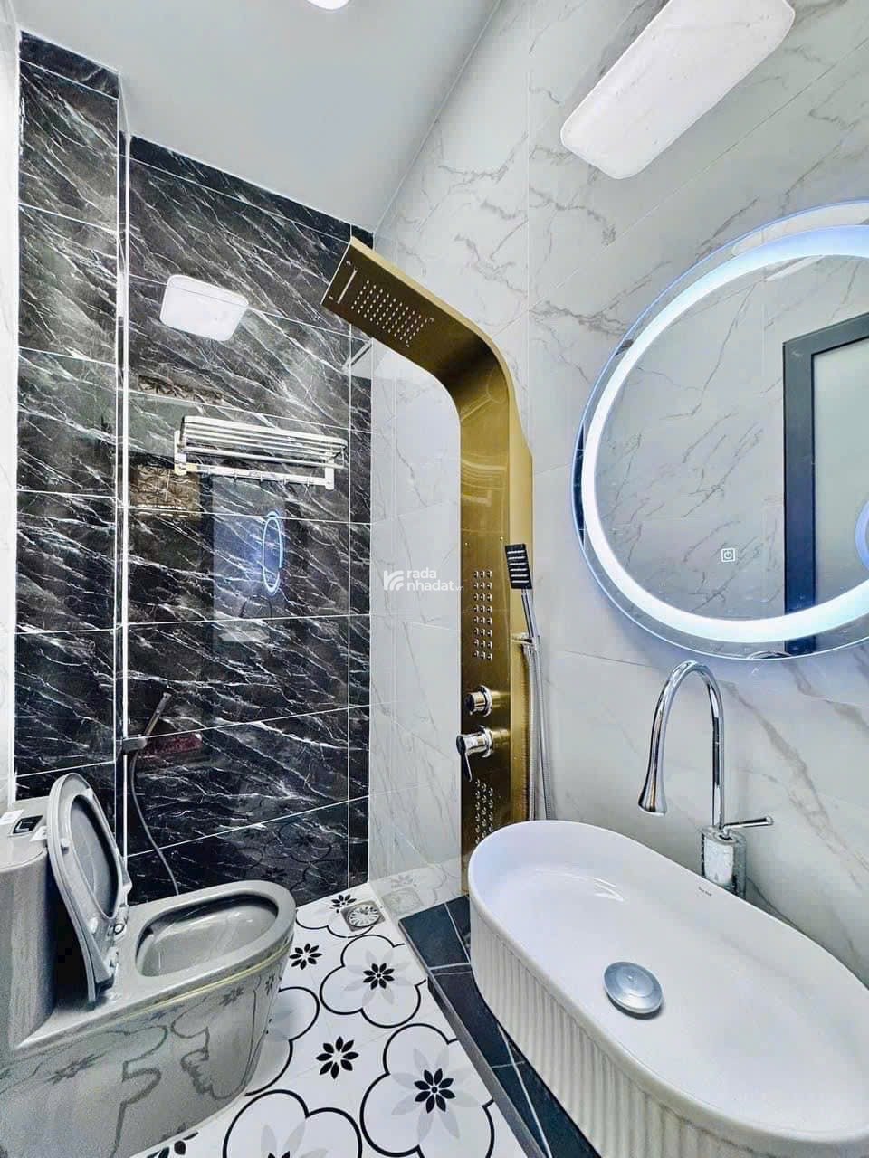 Chú Bảy bán nhà Trần Não P.Bình An Q2 giá 3tỷ550tr DT 57.5m2, đang cho thuê 12tr/tháng. Sổ sẵn