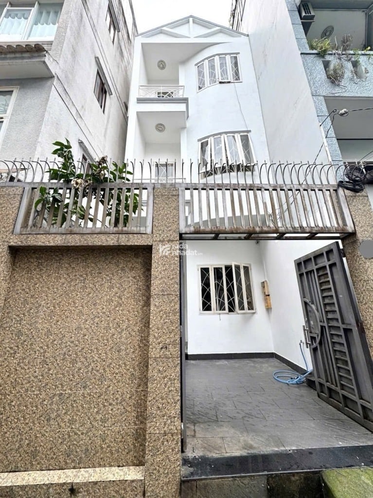 Bán nhà đẹp 4.1 x 16 x 3 tầng, hẻm 211 Hoàng Hoa Thám