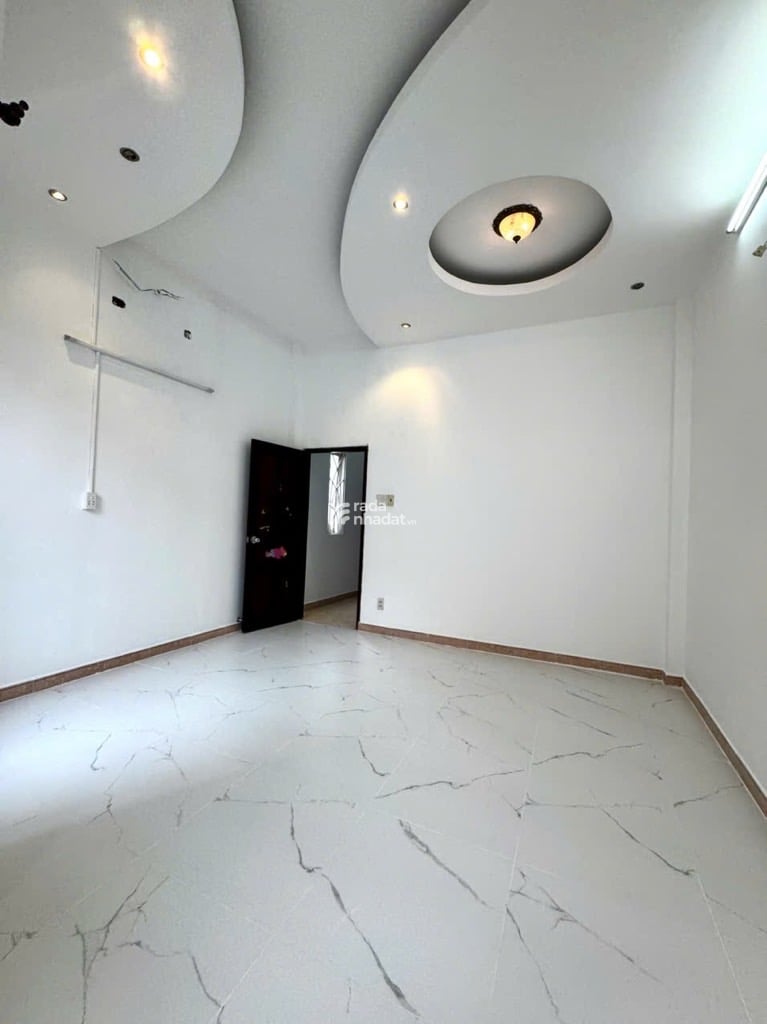 Bán nhà đẹp 4.1 x 16 x 3 tầng, hẻm 211 Hoàng Hoa Thám