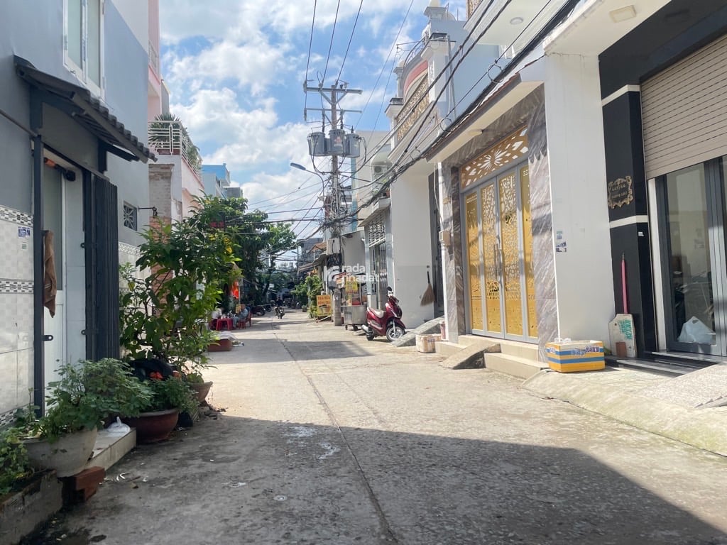 BÁN GẤP NHÀ  HẺM ÔTÔ - BTCT - 3 TẦNG - 3PN - 3WC 