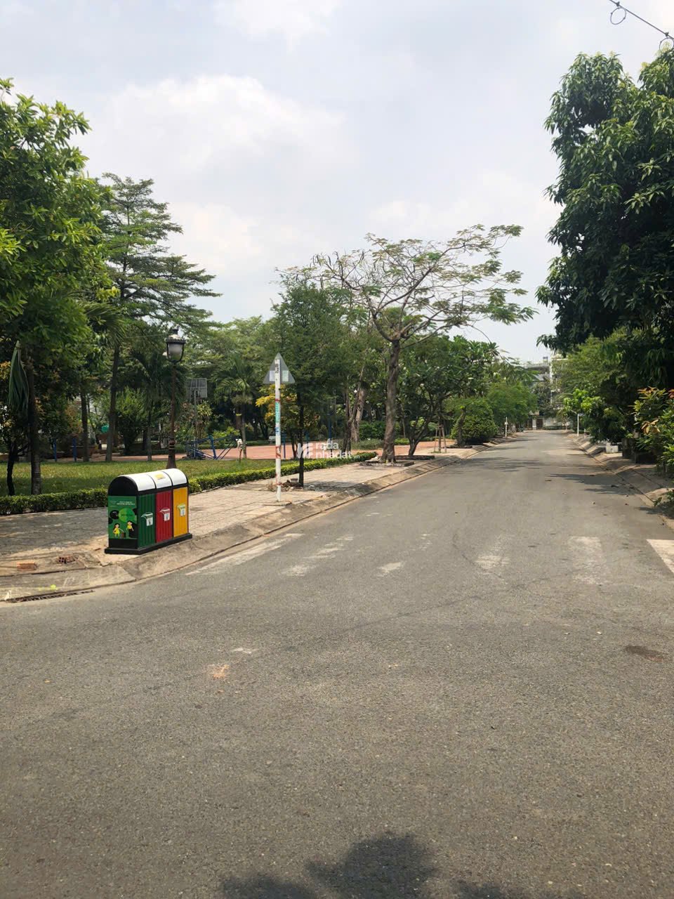 BÁN GẤP! NHÀ 4 TẦNG 5PN VIEW CÔNG VIÊN - KHU VIP TÊN LỬA - NHỈNH 10 TỶ