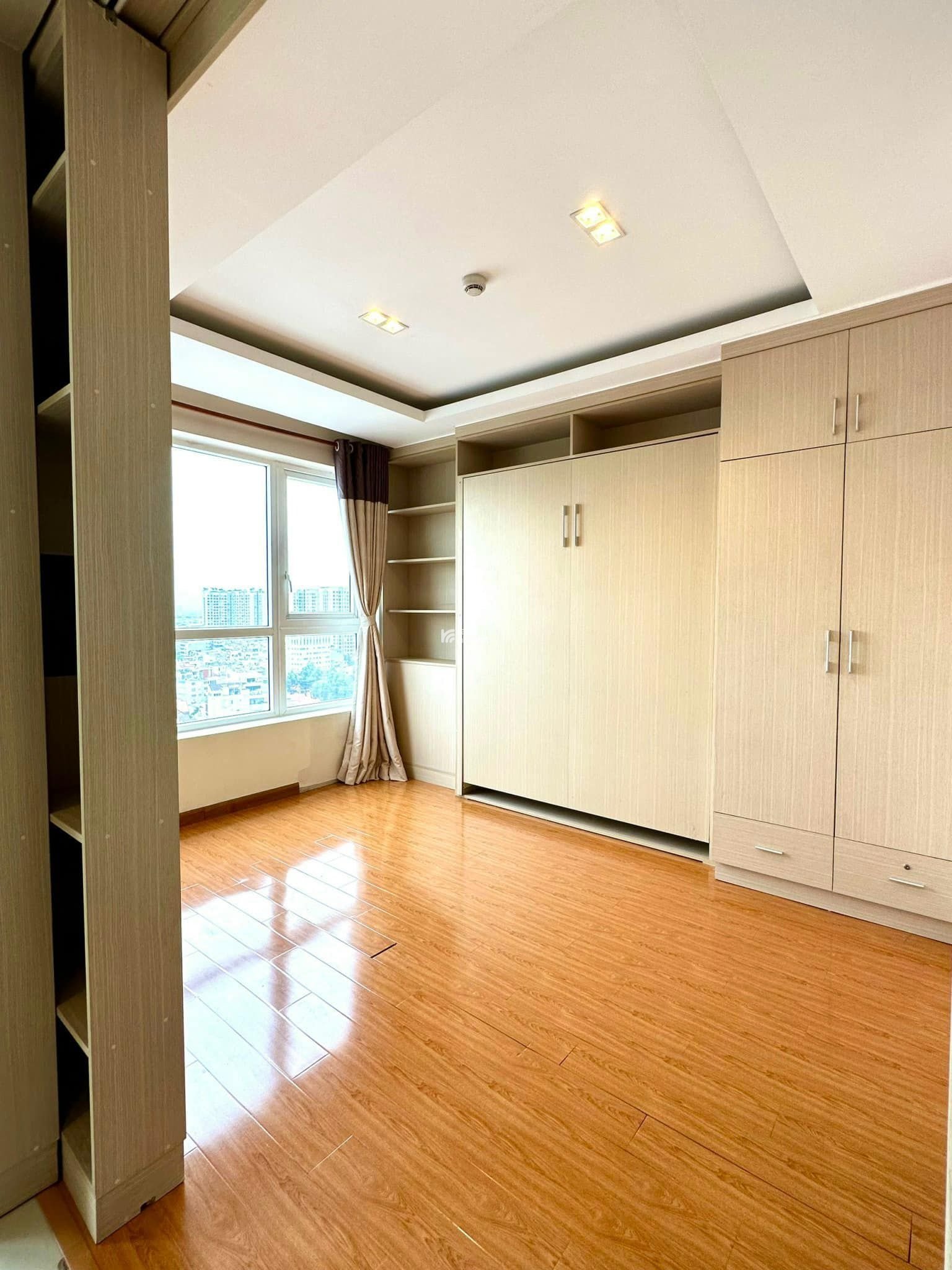 Cho thuê CHCC Láng Hạ, Đống Đa, 200m2, 4PN, 3WC, đủ nội thất full , ở ngay