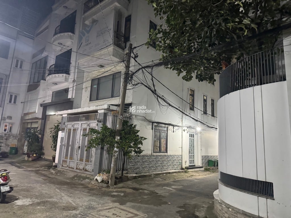 Nhà 5 PN , 4 wc , trệt là phòng khách và bếp Hiện đang cho thuê nguyên căn 15 tr