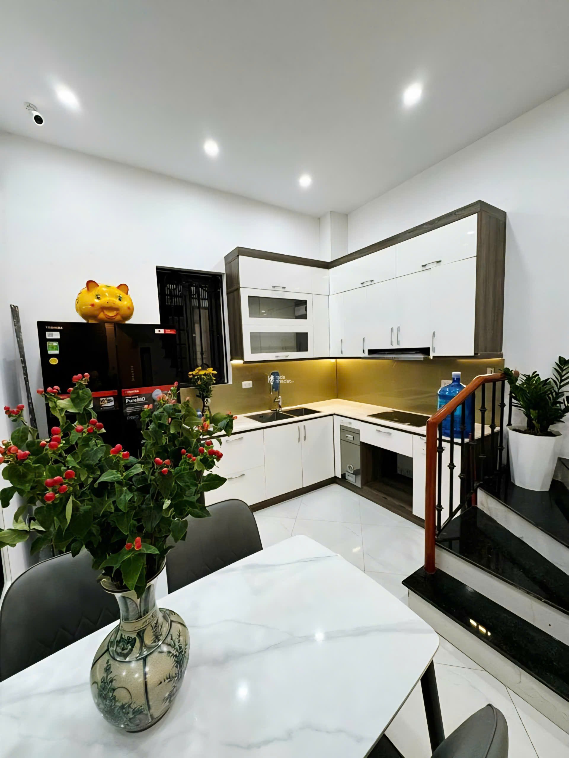 Cực hiếm nhà đẹp Đội Cấn ngõ thông ô tô đỗ cổng mặt tiền rộng 45m2 x 5 tầng hơn 10 tỷ