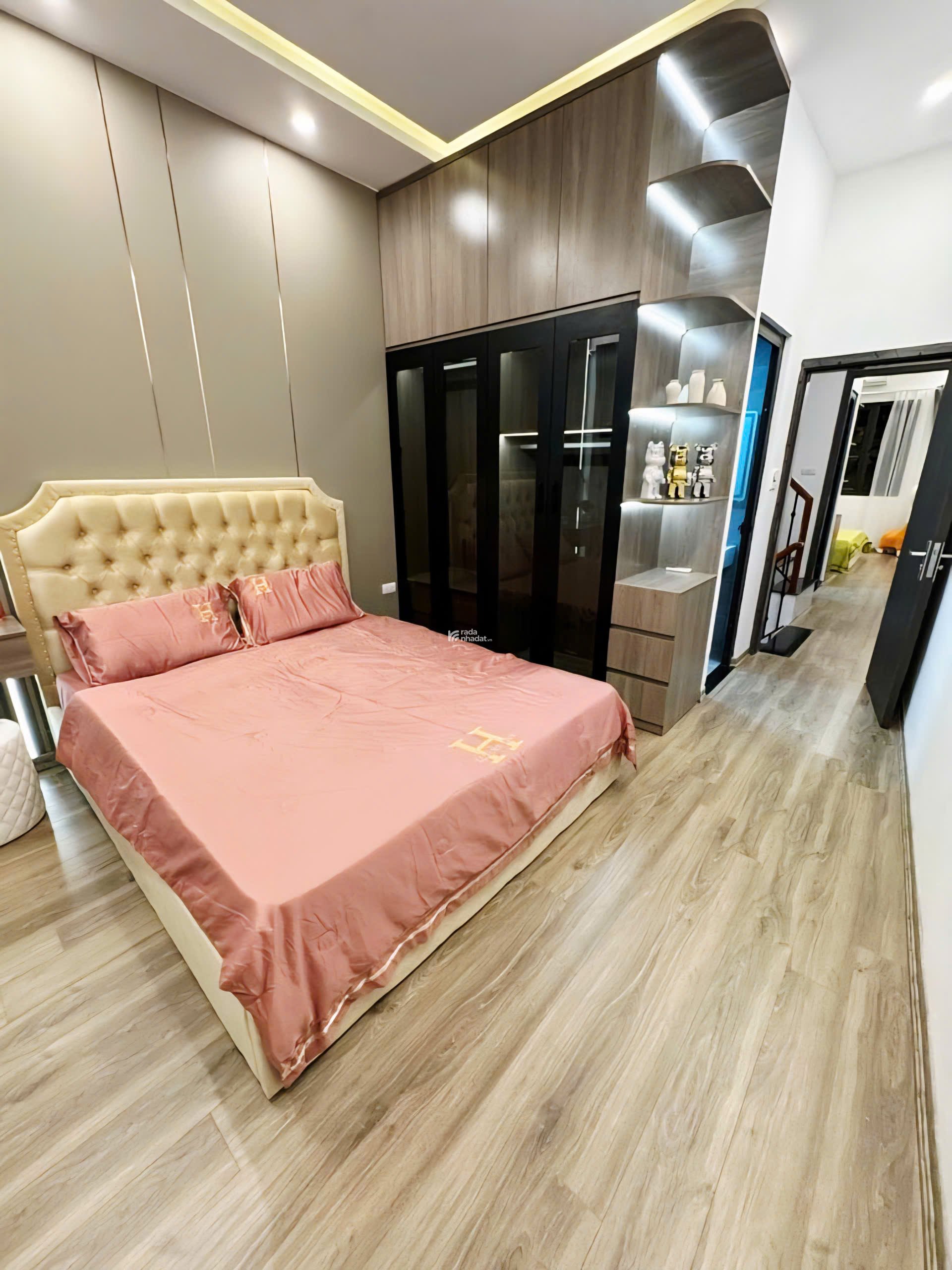 Cực hiếm nhà đẹp Đội Cấn ngõ thông ô tô đỗ cổng mặt tiền rộng 45m2 x 5 tầng hơn 10 tỷ