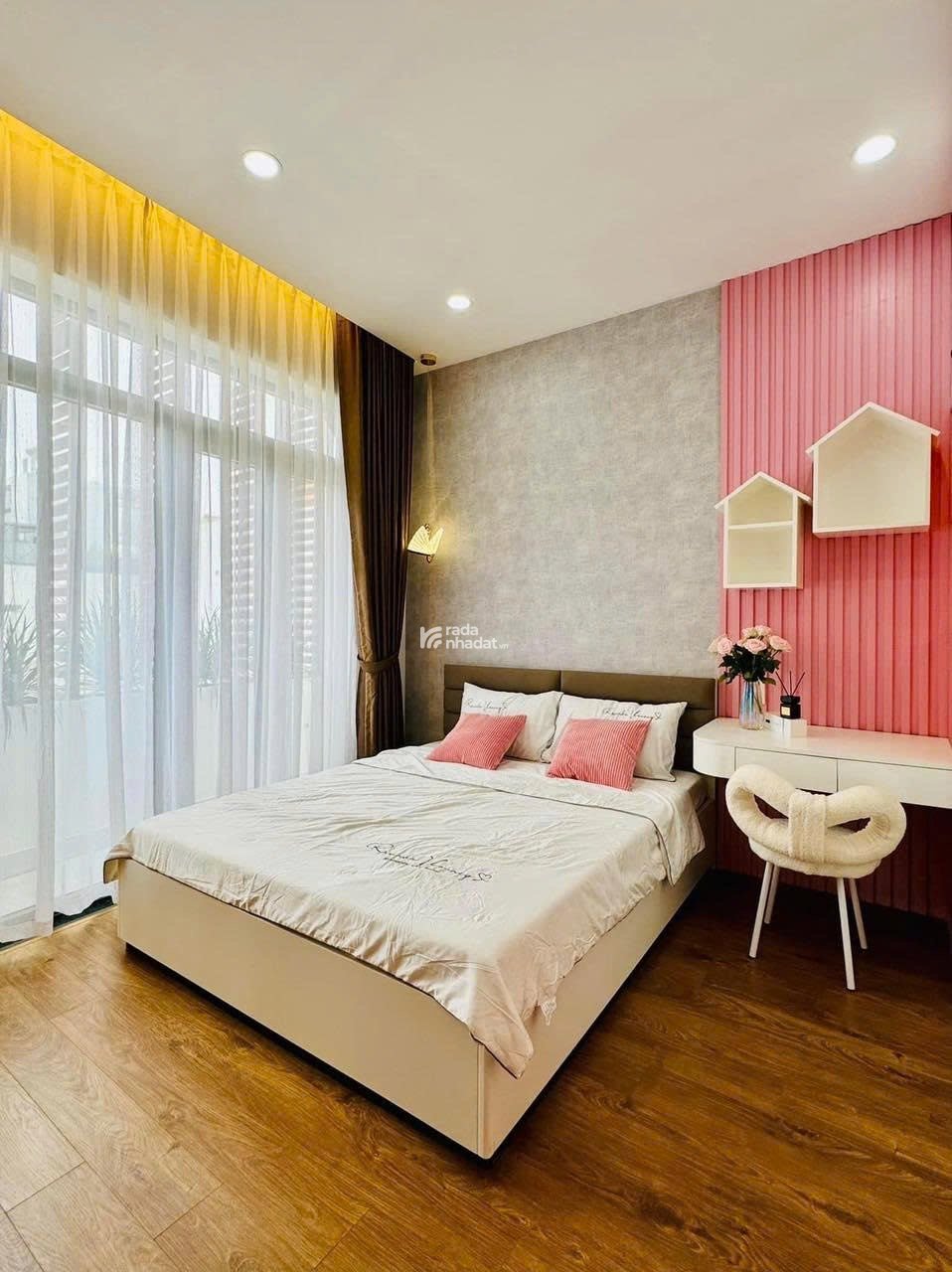 Hạ giá! Bán nhà 64m2 Võ Văn Tần, Q3. Gần công viên Tao Đàn. Hẻm 5m. Sổ riêng