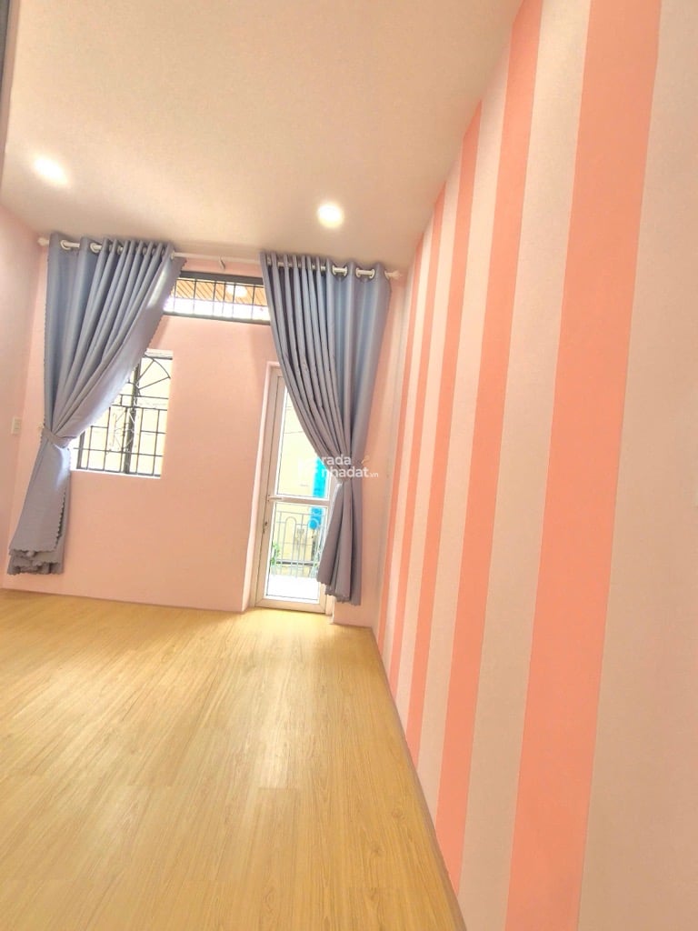 GẤP BÁN NHÀ ĐẸP TRUNG TÂM TẬN PHÚ 