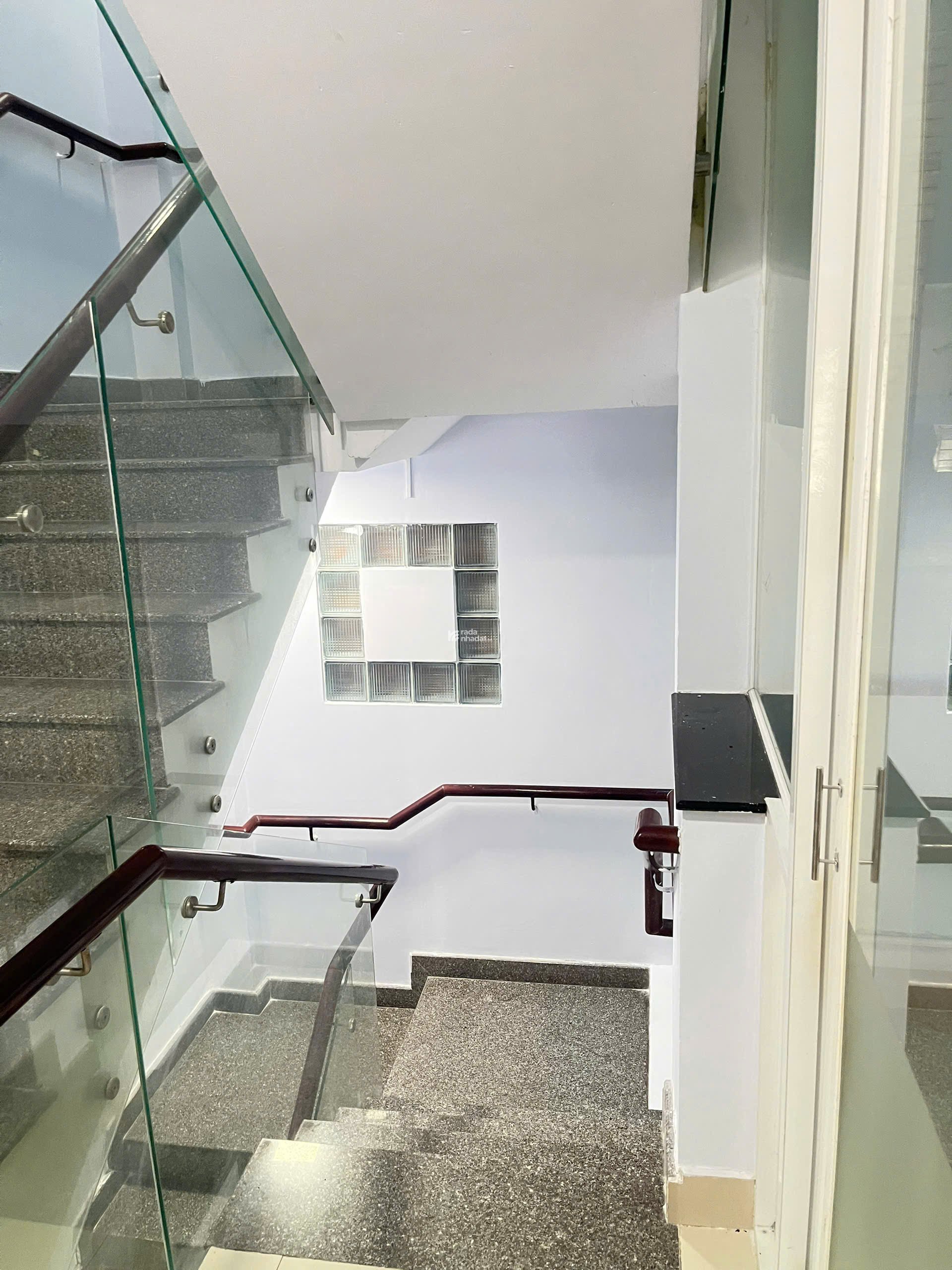 NHÀ CHÍNH CHỦ QUẬN 1 HẺM 5M XE TẢI GIÁ TỐT THƯƠNG LƯỢNG