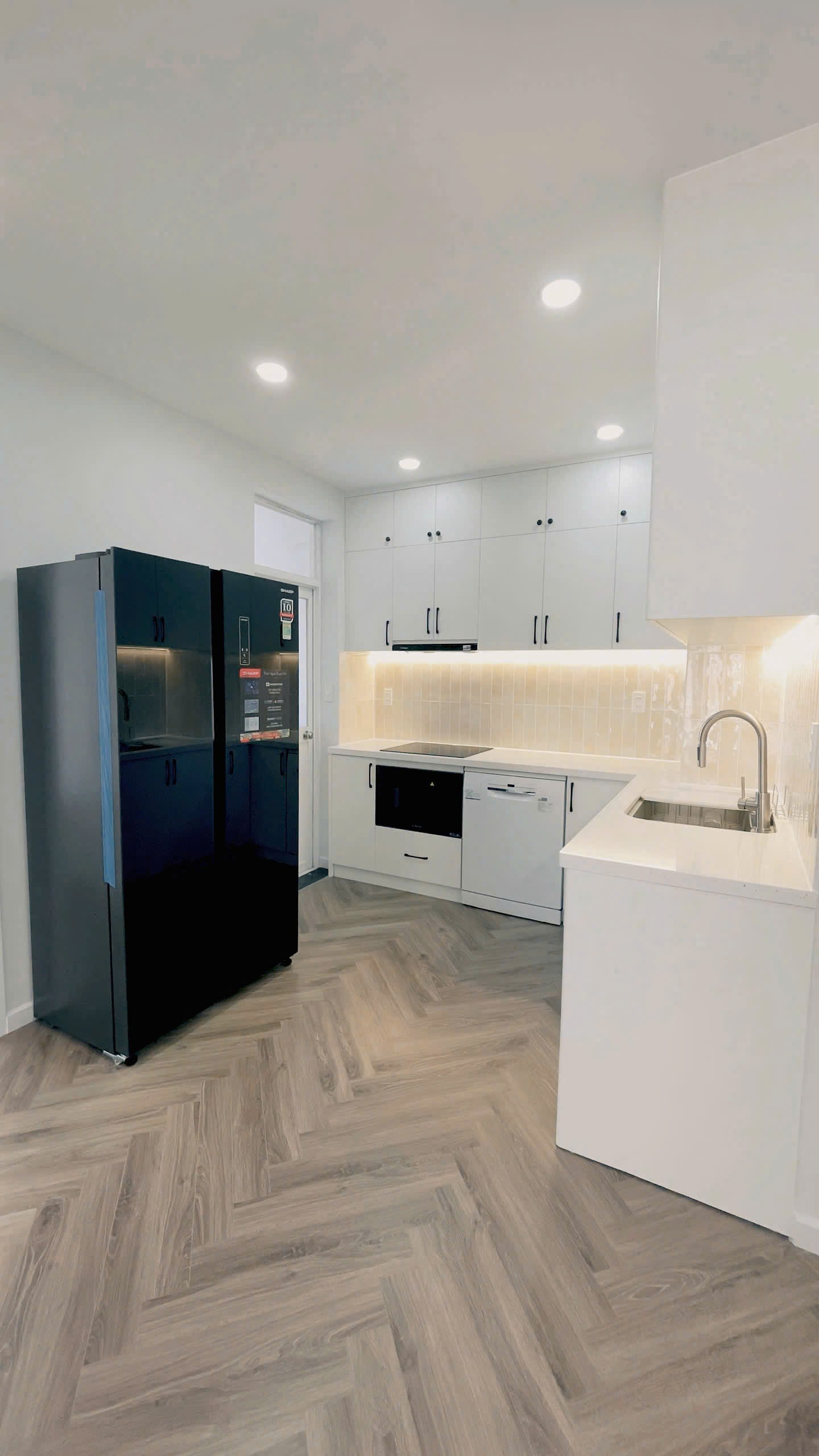 Bán nhanh căn hộ Sky garden 3, PMH, Q7, căn góc, 3PN nhà mới đẹp, giá chỉ 6,8 tỷ