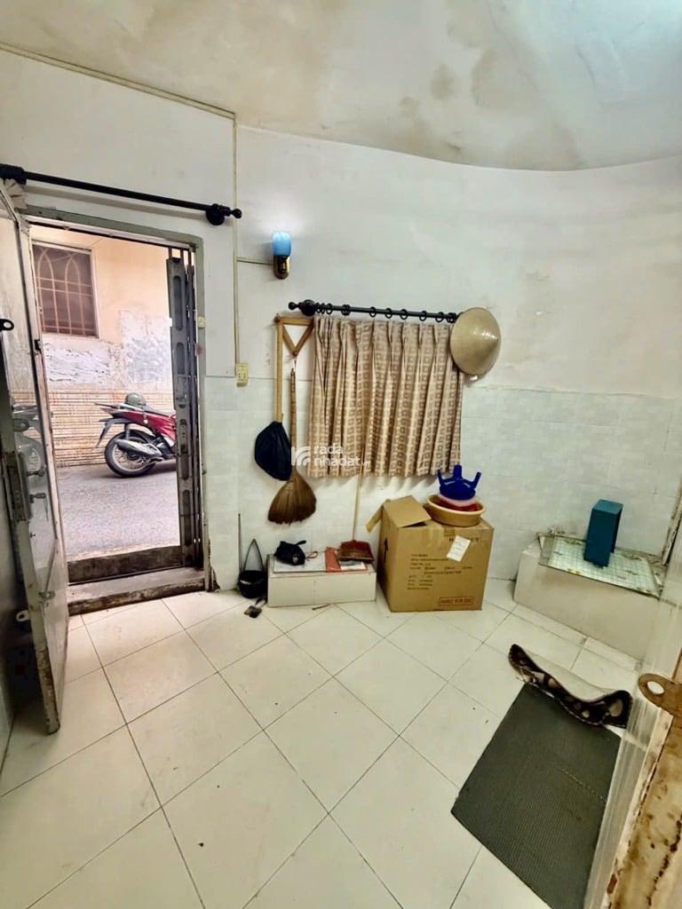 HẺM XE HƠI SÁT VÁCH. HOÀNG HOA THÁM, BÌNH THẠNH, 2 TẦNG Ở NGAY. GIẢM 550TR CHỈ CÒN 3.25T TL 