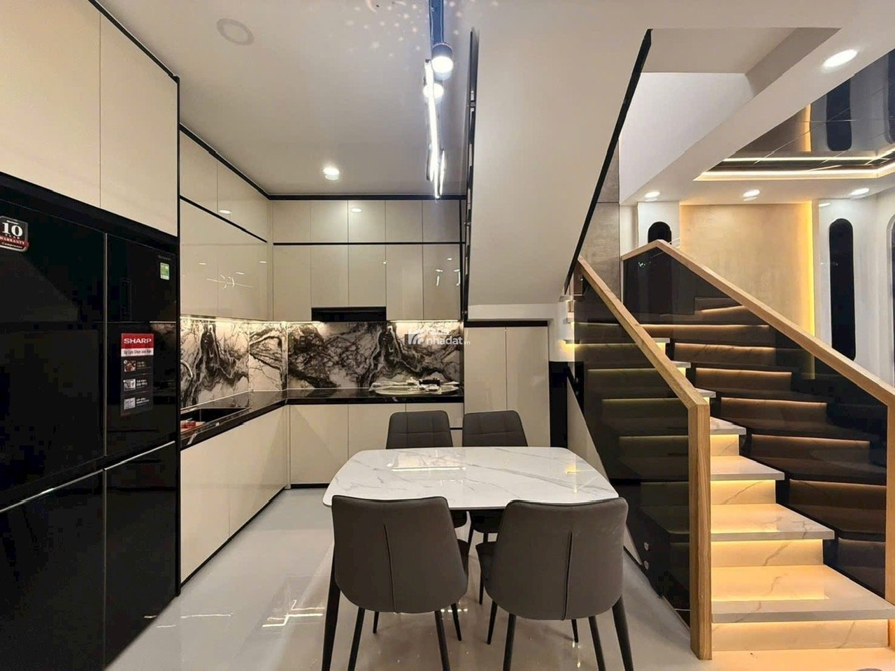 CHỈ 16,3 TỶ , 4,2 x 19M NỞ HẬU 6,7M. NHÀ 6 TẦNG , MT TRẦN HƯNG ĐẠO , Q. TÂN PHÚ