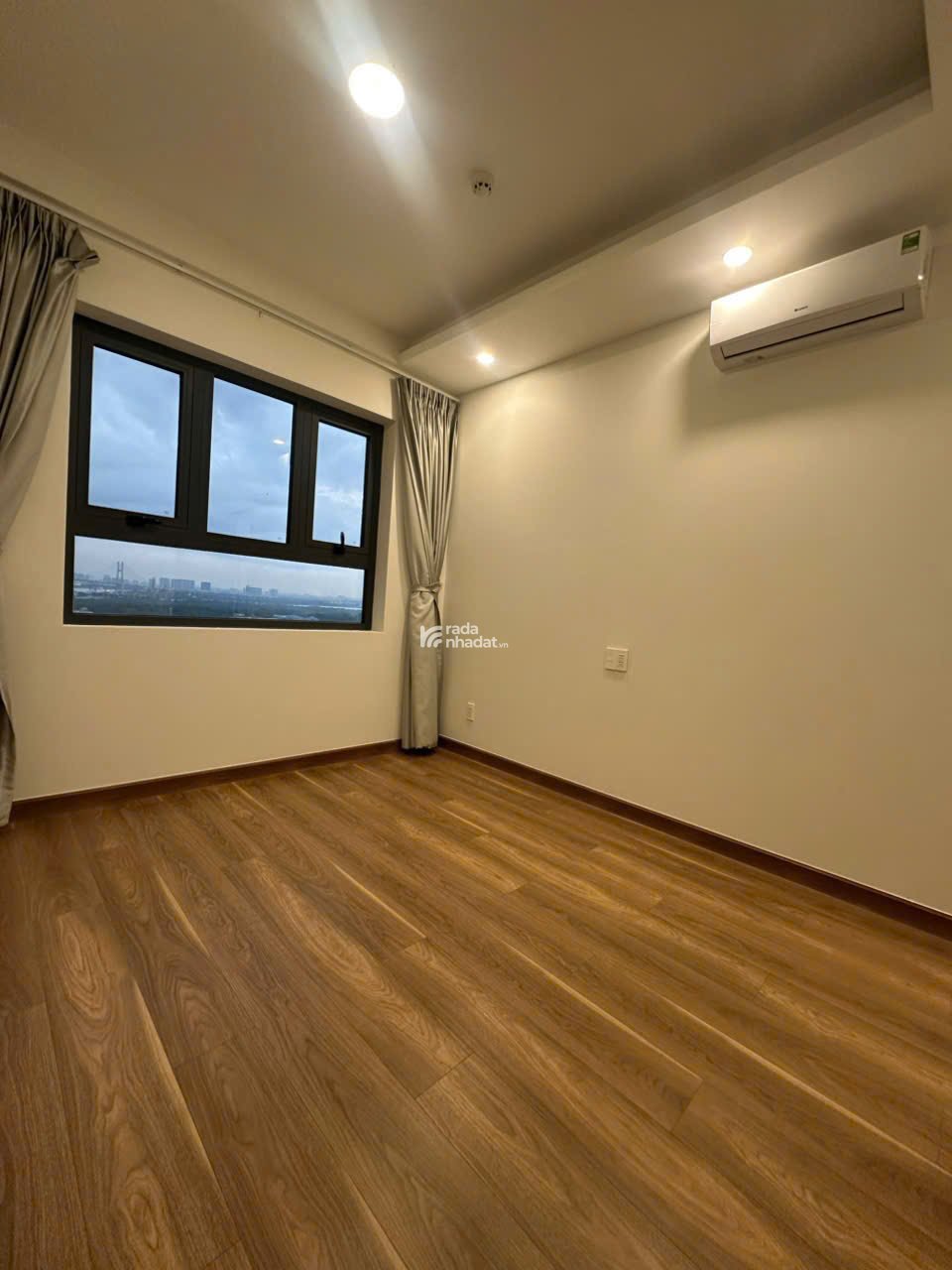 67m2 - Giá 3.75 tỷ thuế phí - 2PN2WC tầng 17 nội khu - Q7 Riverside