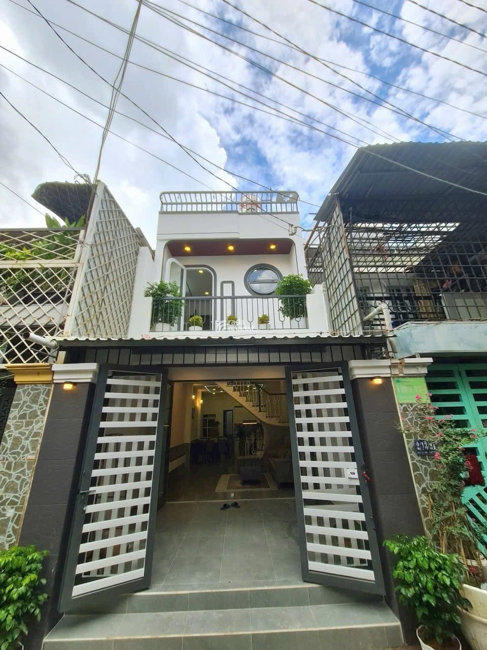 Cần tiền bán nhà Đường Nguyễn Văn Thương Bình Thạnh 70m2 Giá 4ty120 lh Vân
