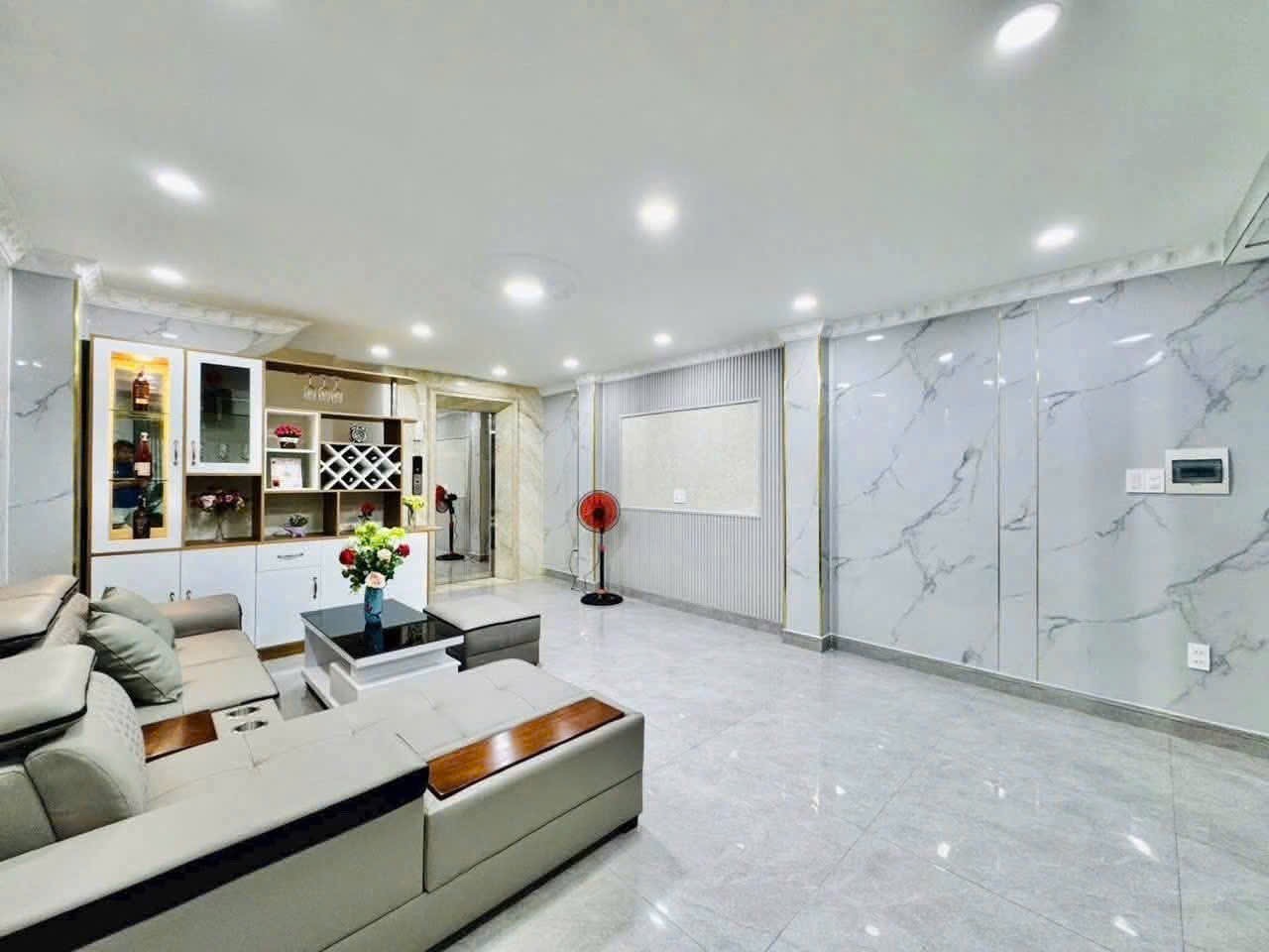 Siêu phẩm 56m2 đầy tiện nghi đường Lê Quốc Hưng Quận 4, SHR giá 3 tỷ 630 TL