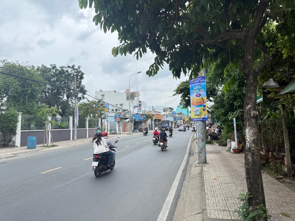 RA GẤP LÔ ĐẤT MẶT TIỀN, GẦN CHỢ THỦ ĐỨC, NGANG KHỦNG 19m, 627m2 CHỈ 70 TỶ.