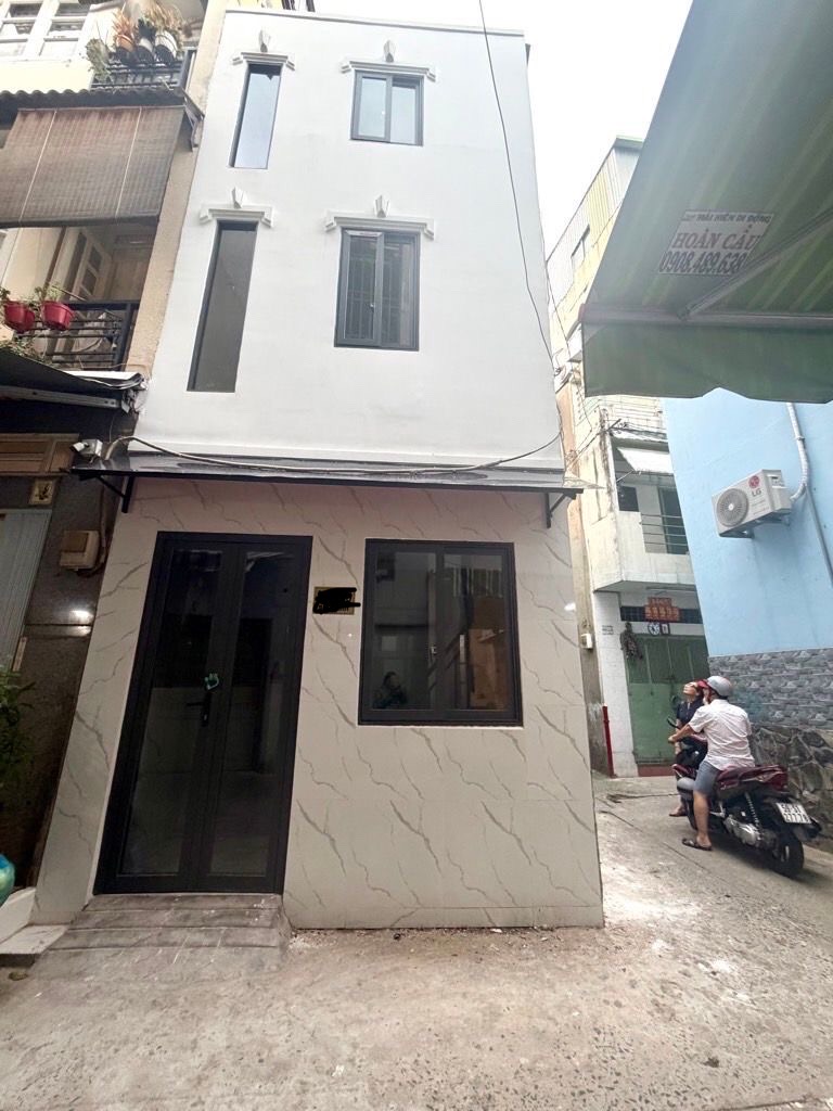 SIÊU PHẨM 3 TẦNG  CĂN HÓC KO LỘ GIỚI KO QUY HOẠCH -- DIỆN TÍCH SỬ DỤNG 40m2 - HẺM TRƯỚC NHÀ 3MBình 