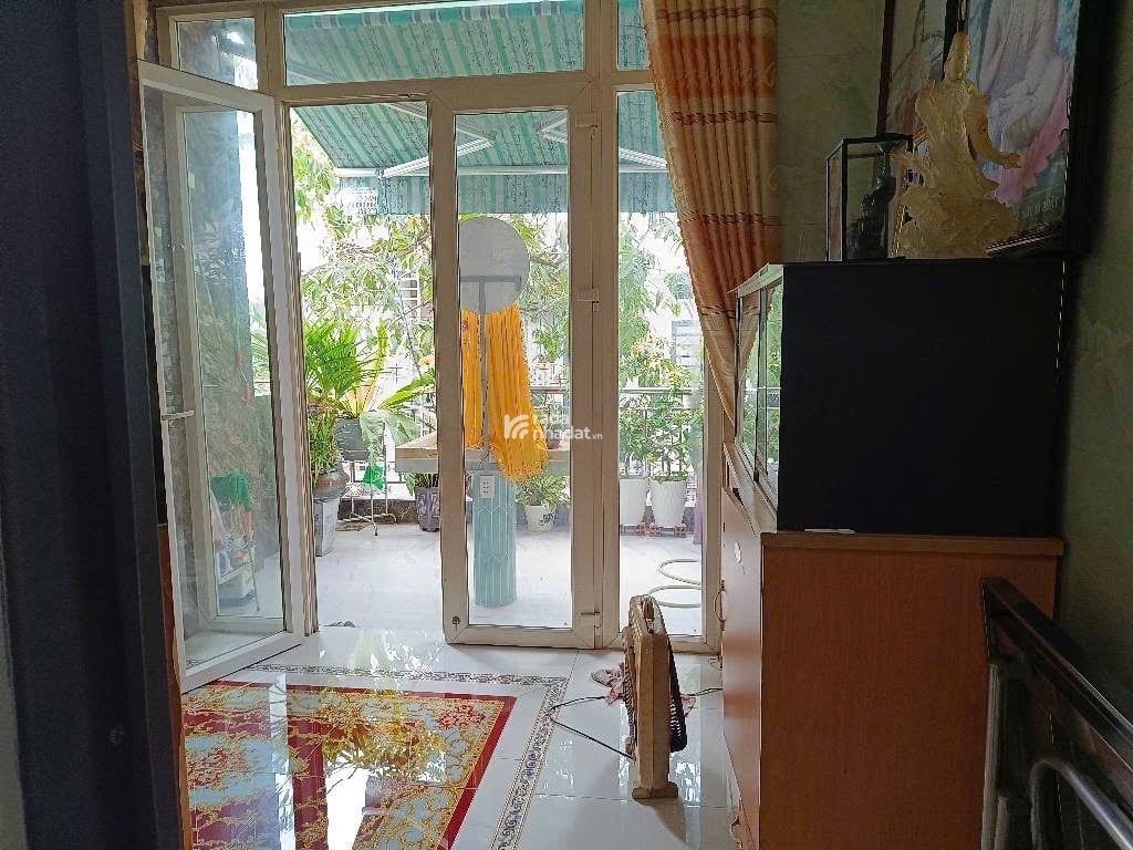 Bán nhà diện tích rộng 84m2 chỉ 6 tỷ nhỉnh ngang 4m dài 24m nhà 2 tầng 4 phòng