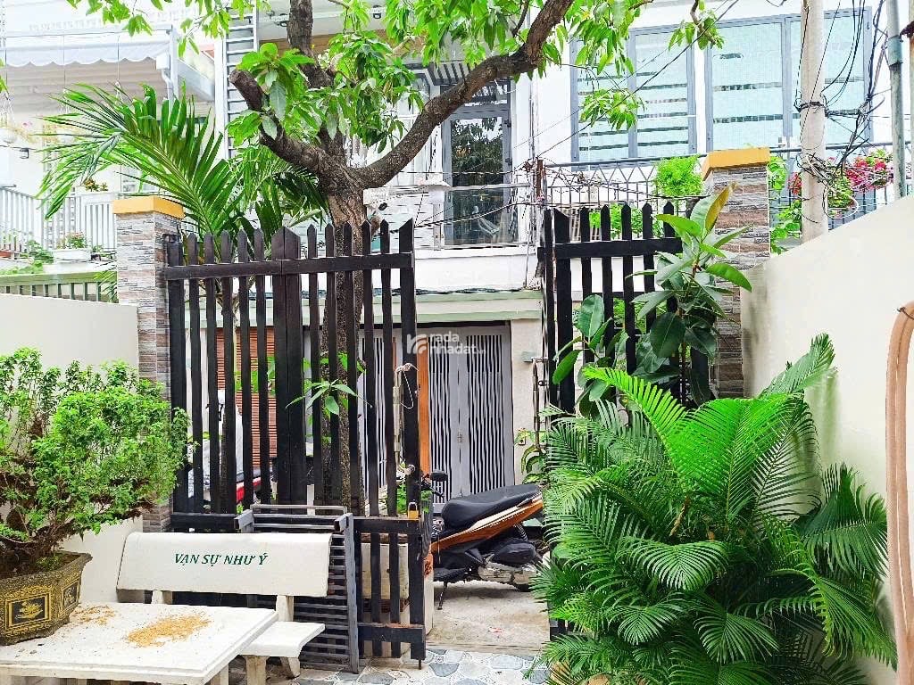 Bán nhà diện tích rộng 84m2 chỉ 6 tỷ nhỉnh ngang 4m dài 24m nhà 2 tầng 4 phòng