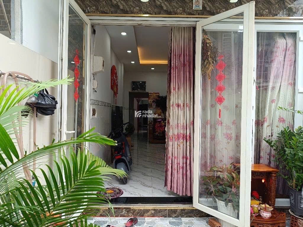 Bán nhà diện tích rộng 84m2 chỉ 6 tỷ nhỉnh ngang 4m dài 24m nhà 2 tầng 4 phòng