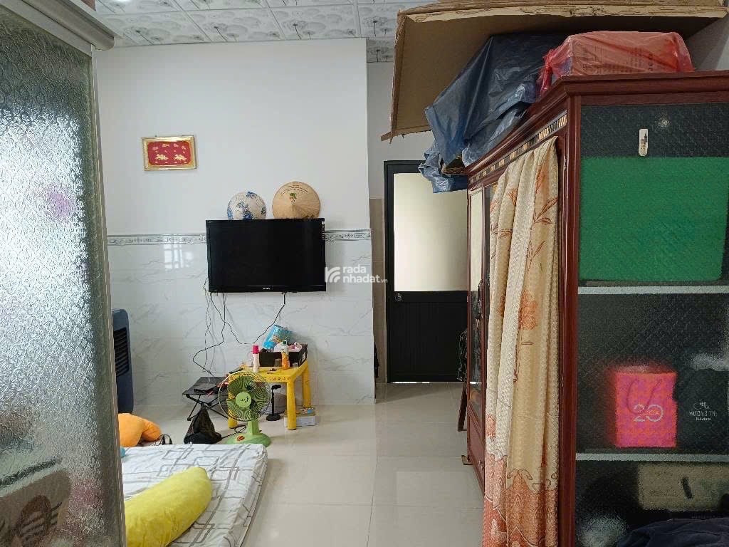 Bán nhà diện tích rộng 84m2 chỉ 6 tỷ nhỉnh ngang 4m dài 24m nhà 2 tầng 4 phòng