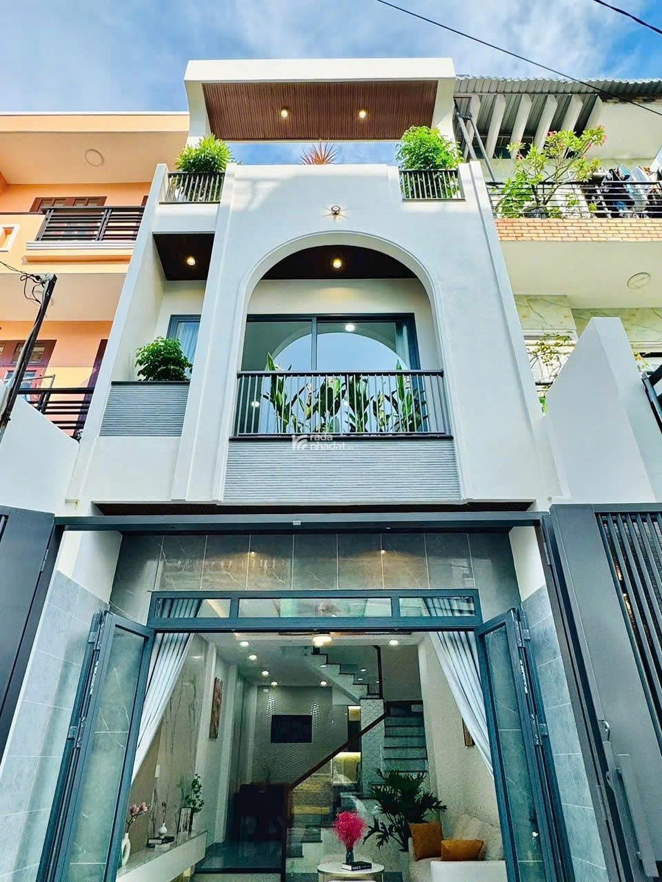 Nhà hẻm 1 xẹt đường Lạc Long Quân P8 Q. Tân Bình giá 2tỷ990tr DT 44m2, đang cho thuê 7tr/tháng