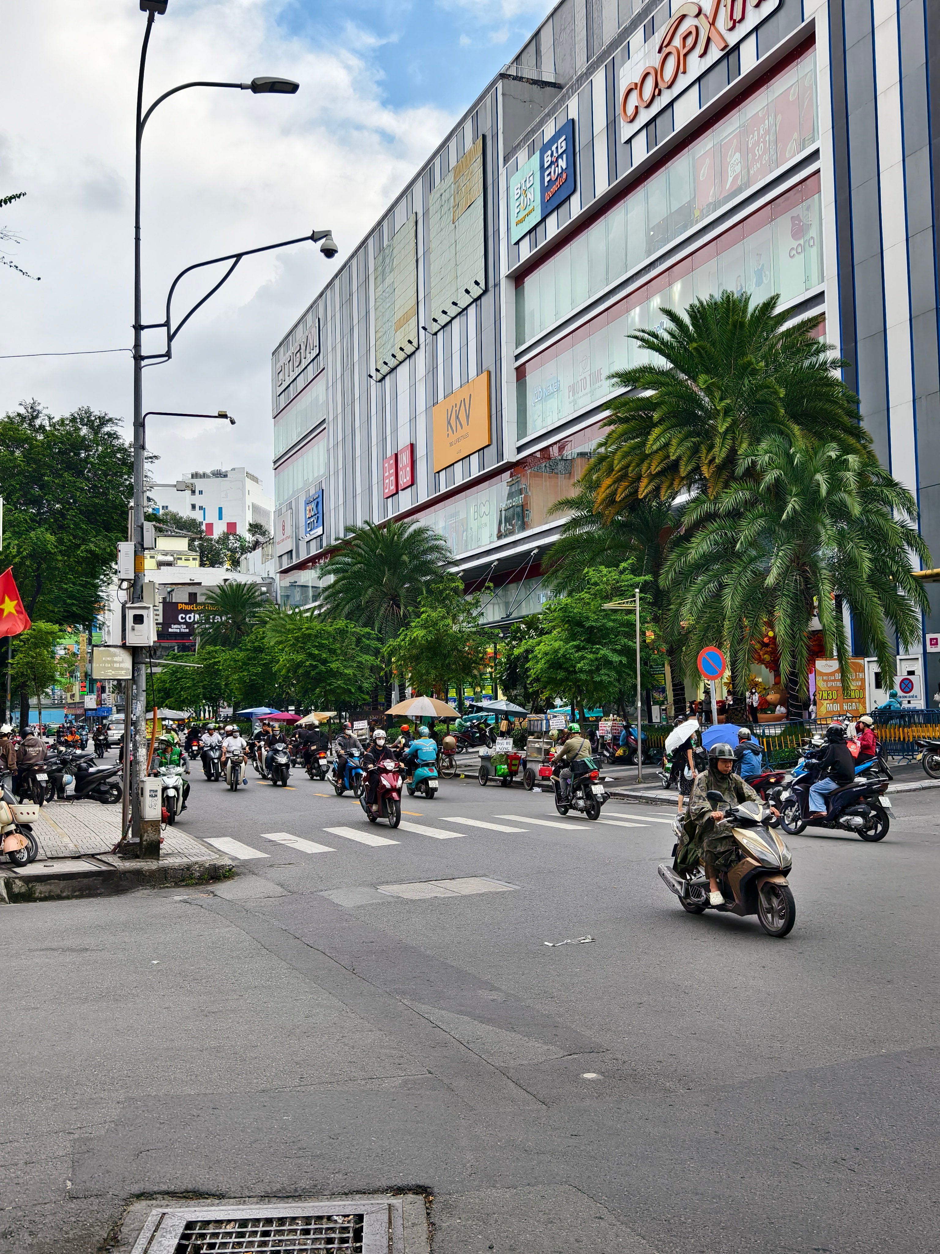 Bán nhà Mặt tiền Sư Vạn Hạnh Mall - 4.5 x 16 vuông vức - 4 tầng sổ đẹp