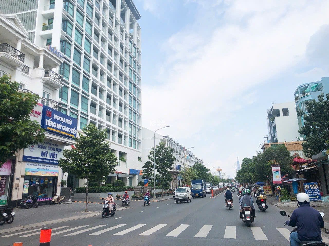 Hiếm nhà bán hẻm 497 Phan Văn Trị ngang 5.2m 4 lầu 90m2 vừa ở vừa KD ngay Emart 12.3 tỷ.