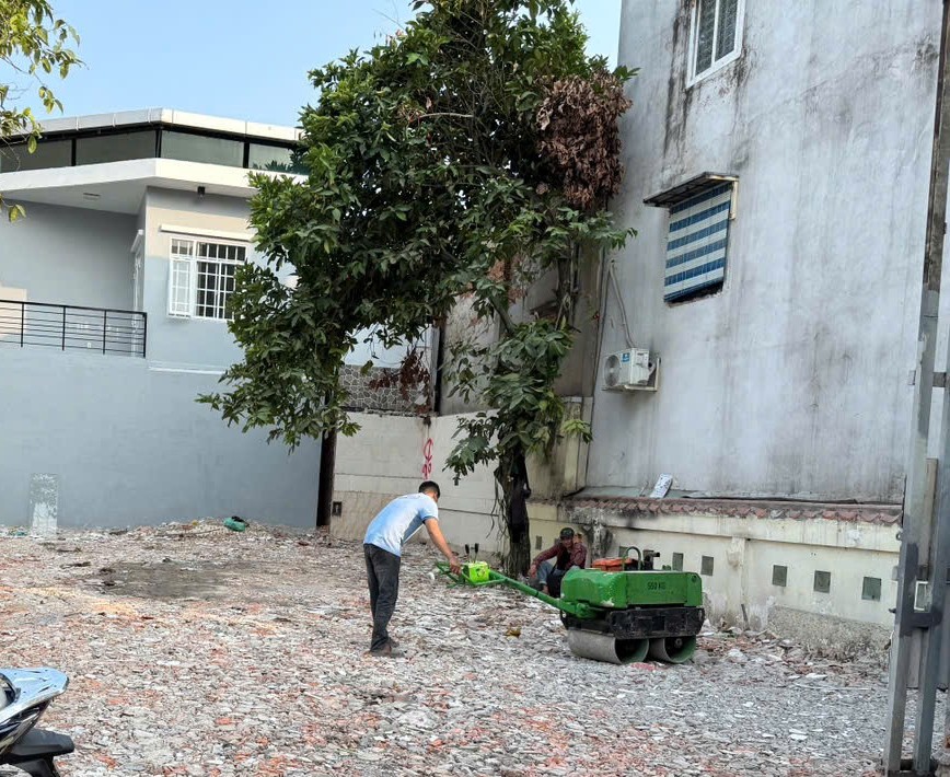 RA GẤP LÔ ĐẤT HẺM XE HƠI NGANG KHỦNG GẦN CHỢ HIỆP BÌNH PHƯỚC 9X16 CHỈ 11 TỶ.