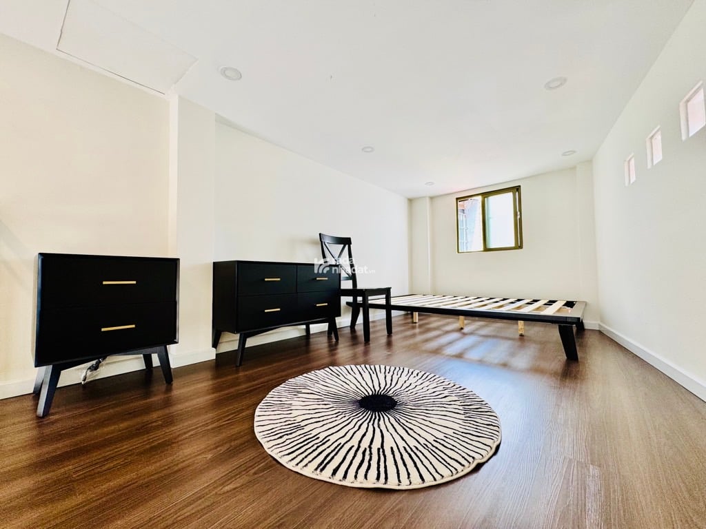 CHỈ 5.XTY BỚT LỘC - NHÀ HẺM SEC XE TẢI ĐỔ CỬA NGAY KHU VIP PHAN XÍCH LONG - THIẾT KẾ ĐẸP - 3 TẦNG