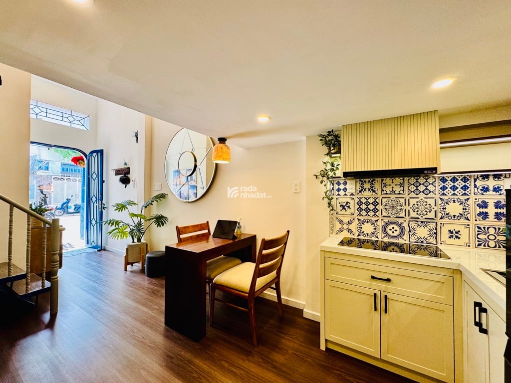 CHỈ 5.XTY BỚT LỘC - NHÀ HẺM SEC XE TẢI ĐỔ CỬA NGAY KHU VIP PHAN XÍCH LONG - THIẾT KẾ ĐẸP - 3 TẦNG