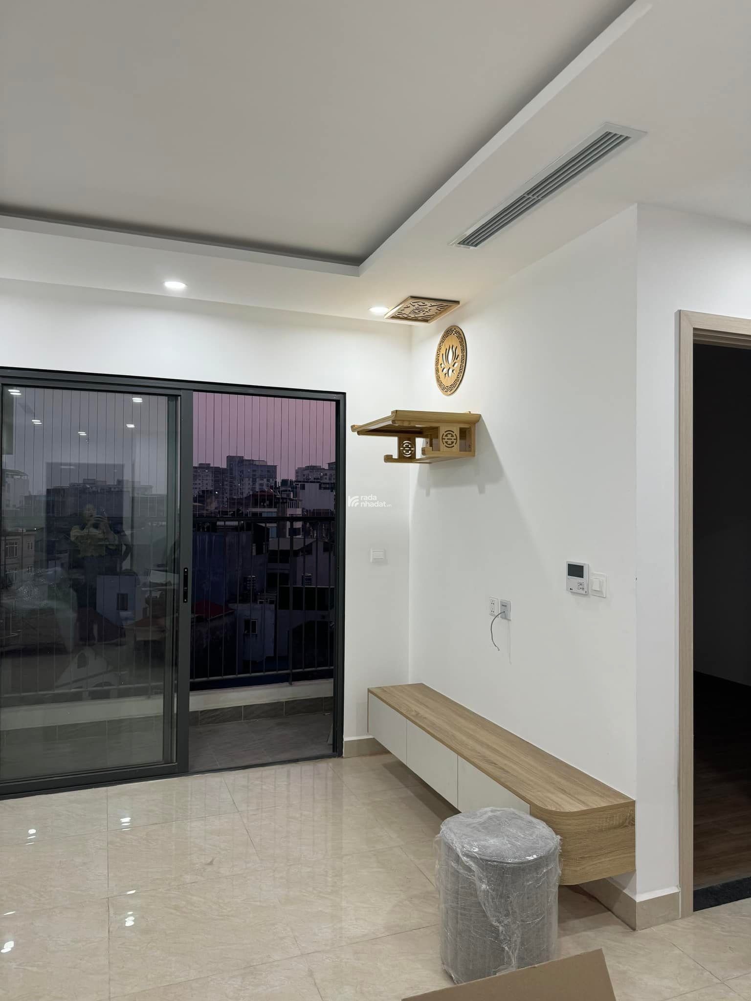 Chính chủ bán căn 3 phòng ngủ 2WC diện tích 100m2 - ban công hướng mát - giá 6.15 tỷ đang làm sổ