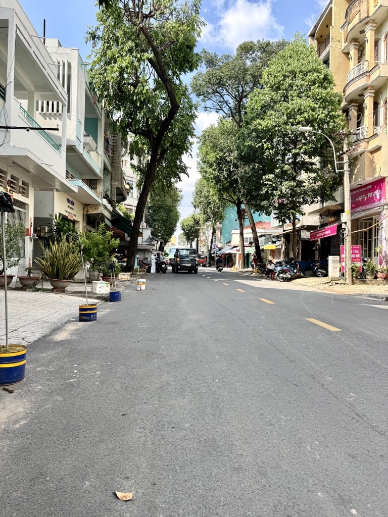 MẶT TIỀN KINH DOANH Q11 - GẦN CHỢ THIẾC - 72M2 - NGANG 4.9M - NHÀ CŨ TIỆN XÂY MỚI 