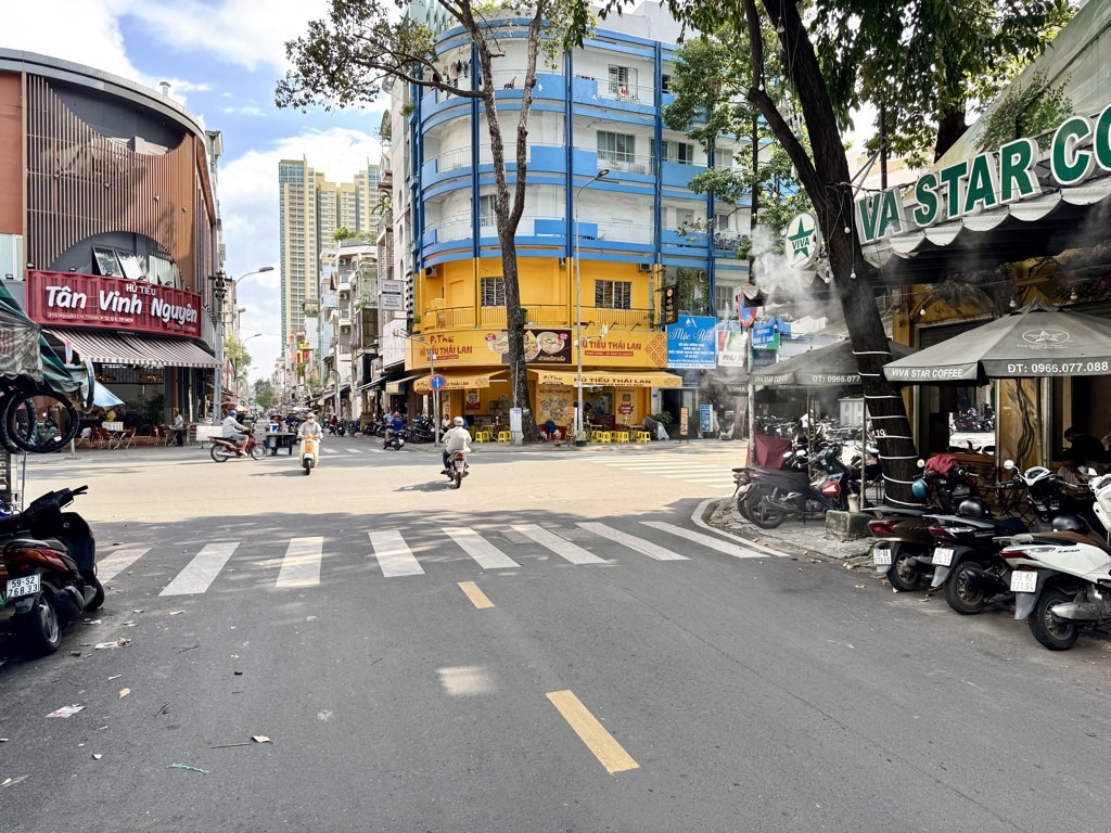 MẶT TIỀN KINH DOANH Q11 - GẦN CHỢ THIẾC - 72M2 - NGANG 4.9M - NHÀ CŨ TIỆN XÂY MỚI 