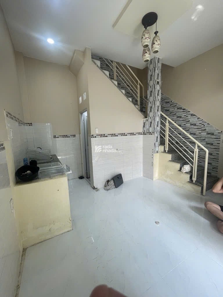 Nhà 3 lầu BTCT - Bùi Văn Ba - cạnh KCX tân thuận - sân để xe riêng - shr - nhà mới - nhỉnh 2T TL