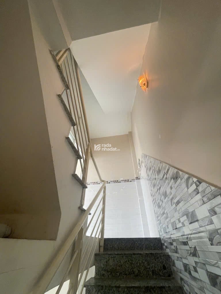 Nhà 3 lầu BTCT - Bùi Văn Ba - cạnh KCX tân thuận - sân để xe riêng - shr - nhà mới - nhỉnh 2T TL